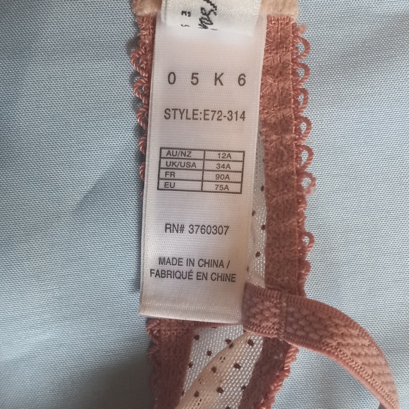 Light pink with a darker pink trim polka dot bra by Elle Macpherson Intimates - Picture 4 of 4